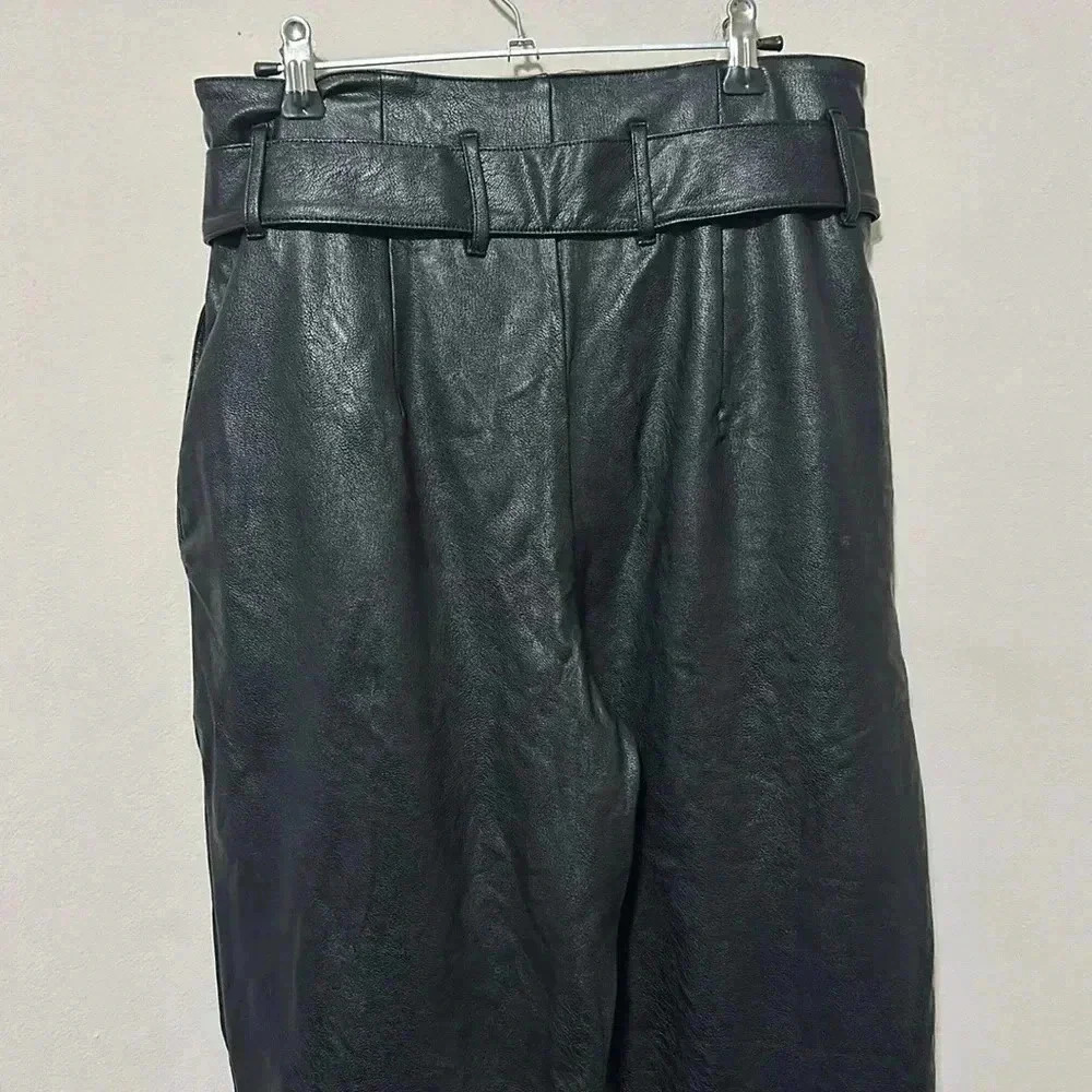 Commando - Picture 5 of 7